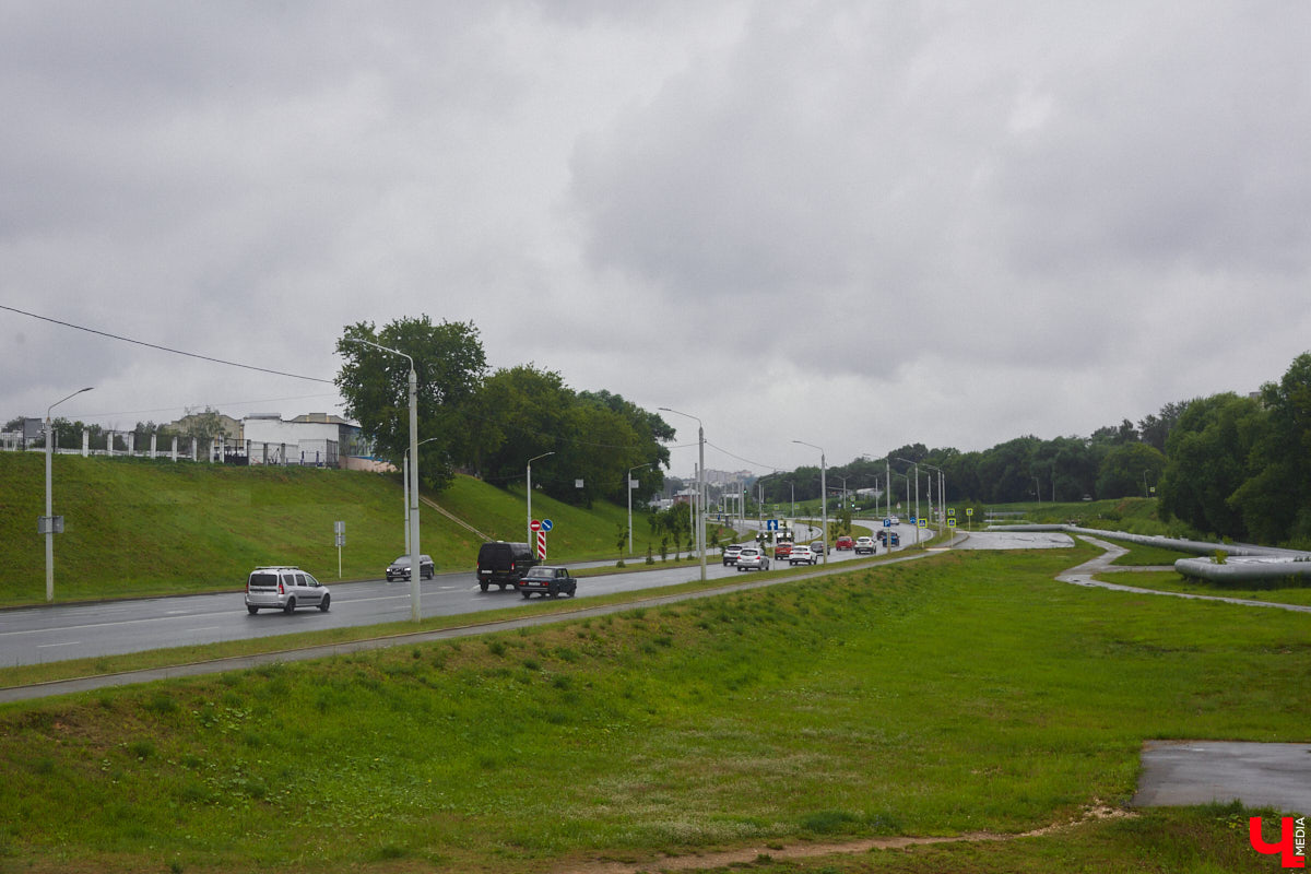 Мы уже рассказывали вам о том, что Владимиро-Суздальский музей-заповедник запустил новый экскурсионный маршрут. Теперь увидеть город и узнать о его достопримечательностях можно прямо из окна ретротроллейбуса. Наше издание протестировало формат одним из первых.