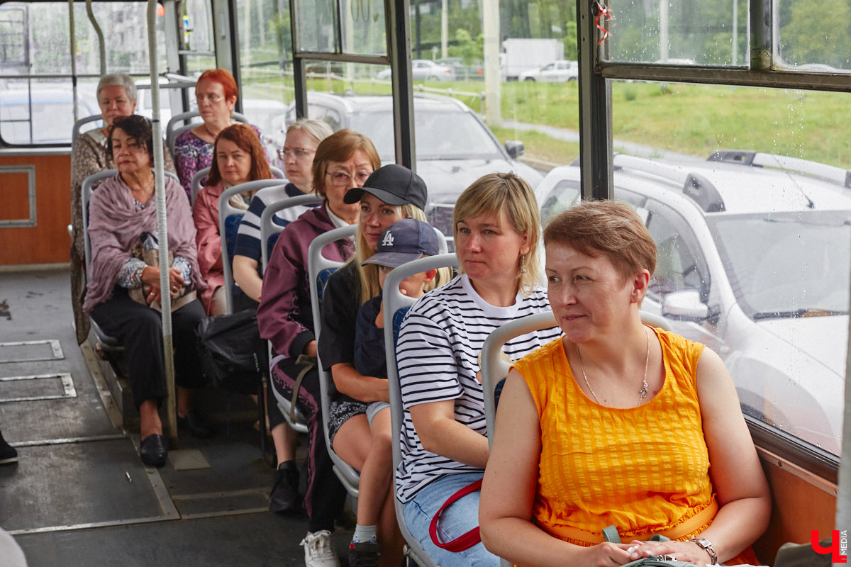 Мы уже рассказывали вам о том, что Владимиро-Суздальский музей-заповедник запустил новый экскурсионный маршрут. Теперь увидеть город и узнать о его достопримечательностях можно прямо из окна ретротроллейбуса. Наше издание протестировало формат одним из первых.