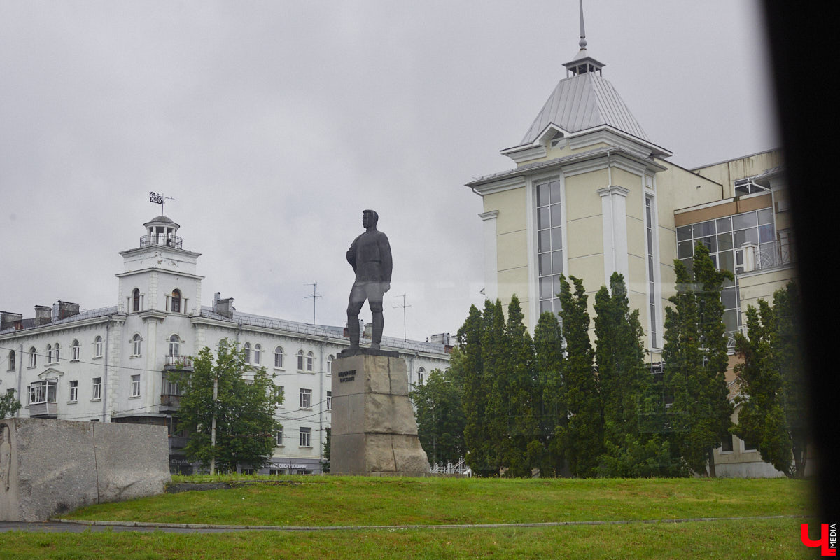 Мы уже рассказывали вам о том, что Владимиро-Суздальский музей-заповедник запустил новый экскурсионный маршрут. Теперь увидеть город и узнать о его достопримечательностях можно прямо из окна ретротроллейбуса. Наше издание протестировало формат одним из первых.