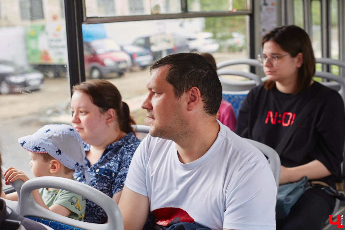 Мы уже рассказывали вам о том, что Владимиро-Суздальский музей-заповедник запустил новый экскурсионный маршрут. Теперь увидеть город и узнать о его достопримечательностях можно прямо из окна ретротроллейбуса. Наше издание протестировало формат одним из первых.