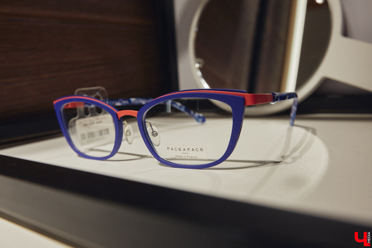 Солнцезащитные очки — важная деталь летнего образа. Этот модный аксессуар способен стать изюминкой любого аутфита. Поэтому важно, чтобы в вашем оптическом гардеробе была не одна-единственная модель очков, а сразу несколько. Как их выбрать, мы узнали у профессионалов.