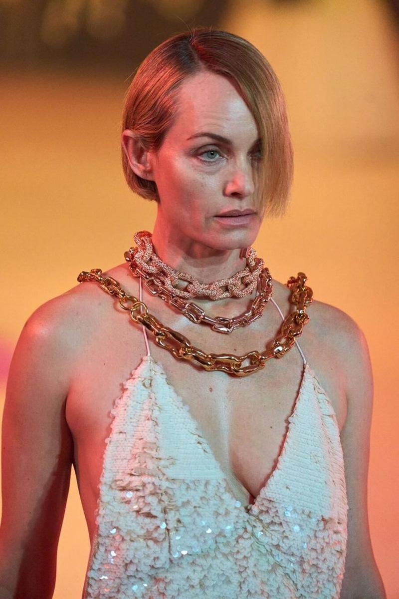 Мода циклична, и порой возвращения бывают очень неожиданными. Речь не о джинсах клеш, а о еще более древних предметах с историей. В вещах, насчитывающих сотню лет, наблюдаются актуальные нынче тренды. А потому вместе с владимирским стилистом Александрой Креар мы сравнили старинные украшения с современными.