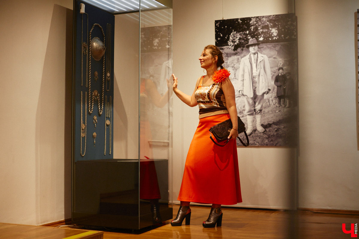 Мода циклична, и порой возвращения бывают очень неожиданными. Речь не о джинсах клеш, а о еще более древних предметах с историей. В вещах, насчитывающих сотню лет, наблюдаются актуальные нынче тренды. А потому вместе с владимирским стилистом Александрой Креар мы сравнили старинные украшения с современными.