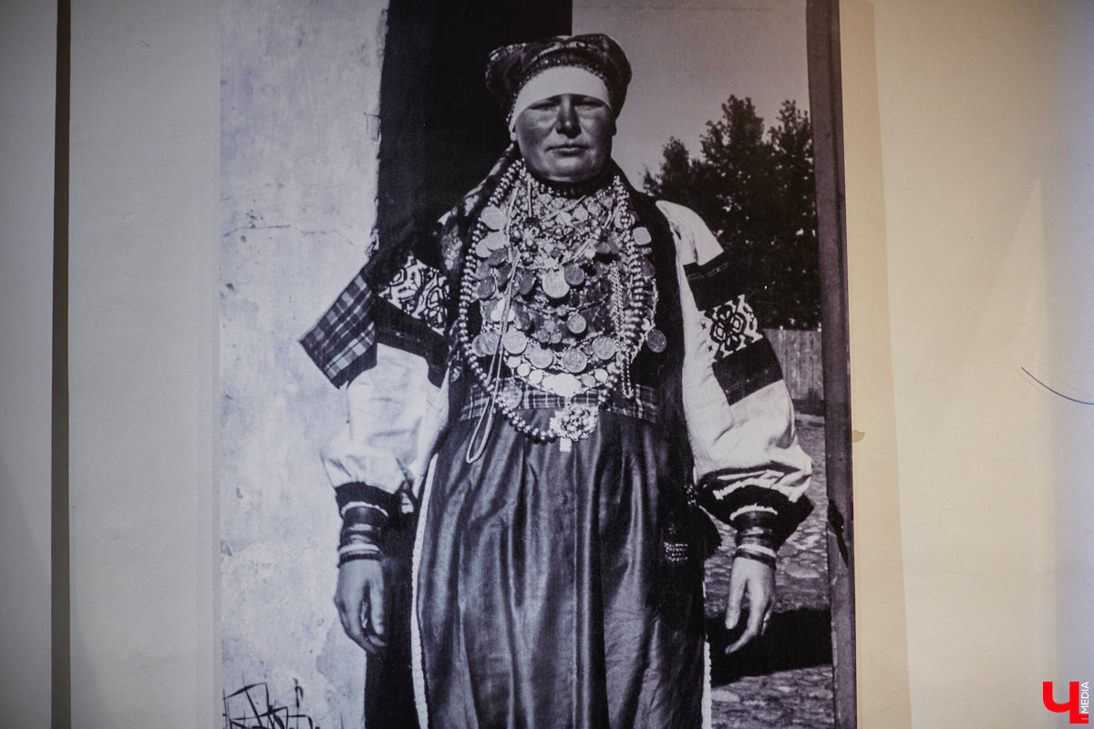 Мода циклична, и порой возвращения бывают очень неожиданными. Речь не о джинсах клеш, а о еще более древних предметах с историей. В вещах, насчитывающих сотню лет, наблюдаются актуальные нынче тренды. А потому вместе с владимирским стилистом Александрой Креар мы сравнили старинные украшения с современными.