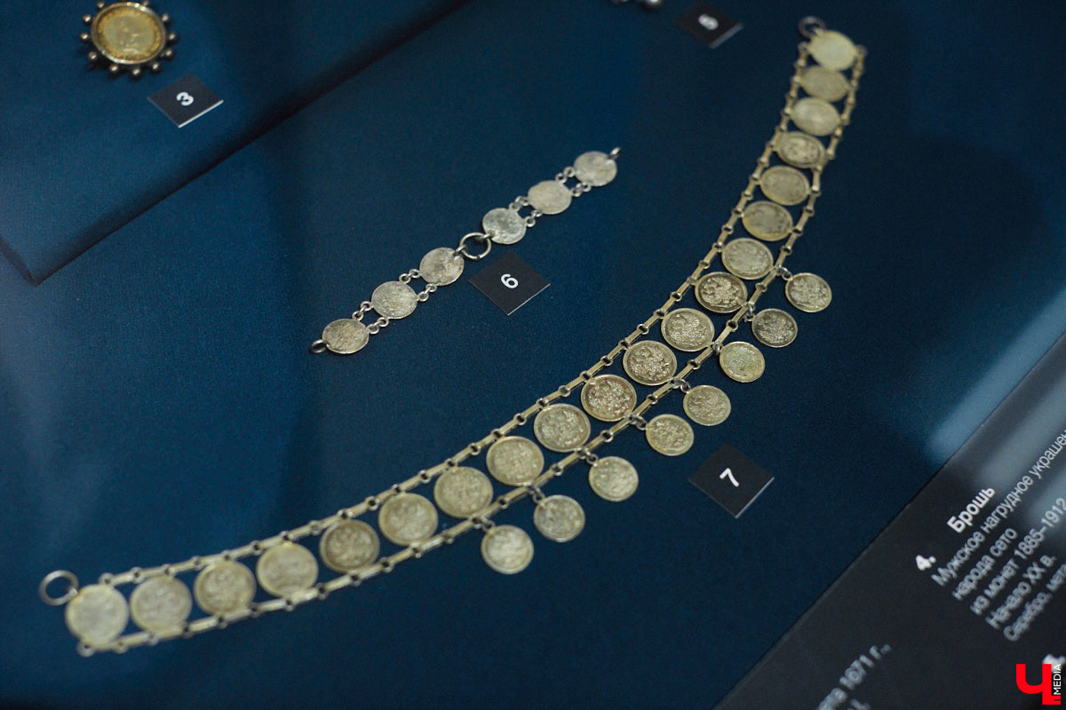 Мода циклична, и порой возвращения бывают очень неожиданными. Речь не о джинсах клеш, а о еще более древних предметах с историей. В вещах, насчитывающих сотню лет, наблюдаются актуальные нынче тренды. А потому вместе с владимирским стилистом Александрой Креар мы сравнили старинные украшения с современными.