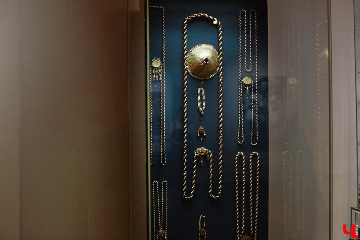 Мода циклична, и порой возвращения бывают очень неожиданными. Речь не о джинсах клеш, а о еще более древних предметах с историей. В вещах, насчитывающих сотню лет, наблюдаются актуальные нынче тренды. А потому вместе с владимирским стилистом Александрой Креар мы сравнили старинные украшения с современными.