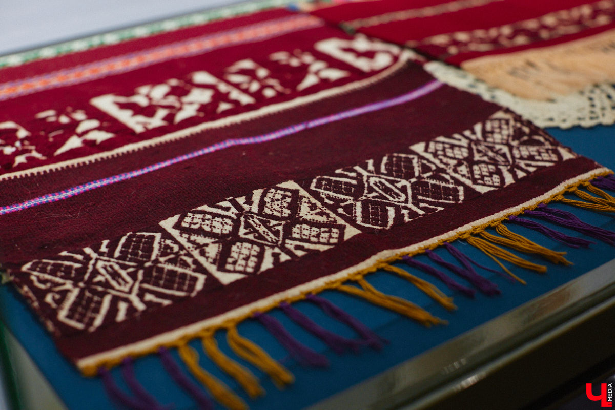 Мода циклична, и порой возвращения бывают очень неожиданными. Речь не о джинсах клеш, а о еще более древних предметах с историей. В вещах, насчитывающих сотню лет, наблюдаются актуальные нынче тренды. А потому вместе с владимирским стилистом Александрой Креар мы сравнили старинные украшения с современными.