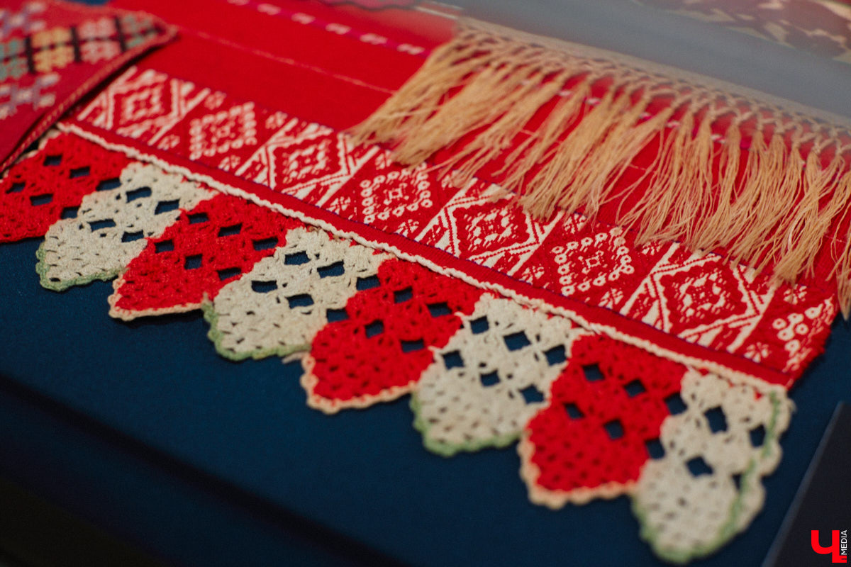 Мода циклична, и порой возвращения бывают очень неожиданными. Речь не о джинсах клеш, а о еще более древних предметах с историей. В вещах, насчитывающих сотню лет, наблюдаются актуальные нынче тренды. А потому вместе с владимирским стилистом Александрой Креар мы сравнили старинные украшения с современными.