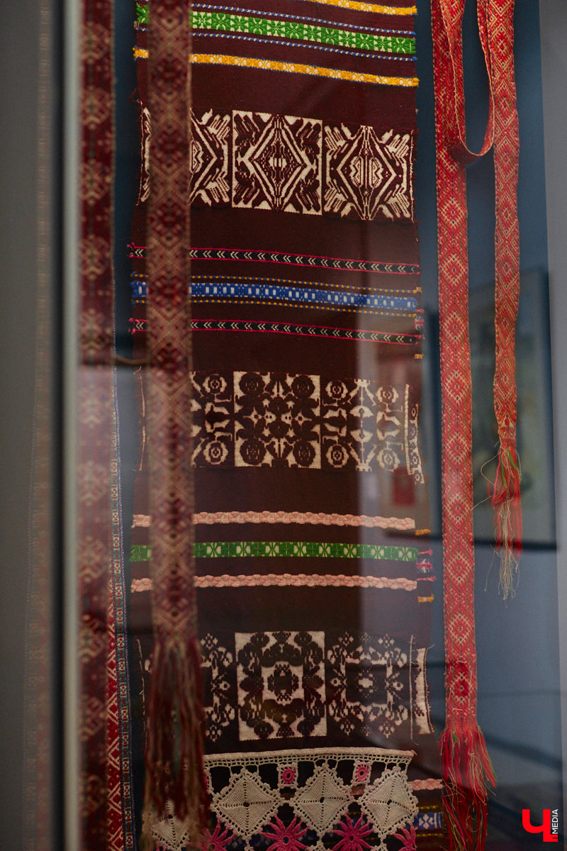 Мода циклична, и порой возвращения бывают очень неожиданными. Речь не о джинсах клеш, а о еще более древних предметах с историей. В вещах, насчитывающих сотню лет, наблюдаются актуальные нынче тренды. А потому вместе с владимирским стилистом Александрой Креар мы сравнили старинные украшения с современными.