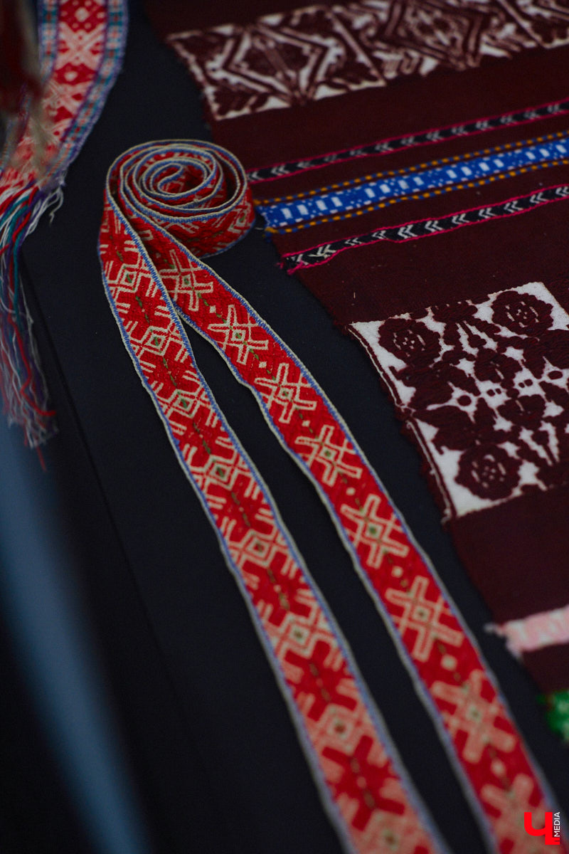 Мода циклична, и порой возвращения бывают очень неожиданными. Речь не о джинсах клеш, а о еще более древних предметах с историей. В вещах, насчитывающих сотню лет, наблюдаются актуальные нынче тренды. А потому вместе с владимирским стилистом Александрой Креар мы сравнили старинные украшения с современными.