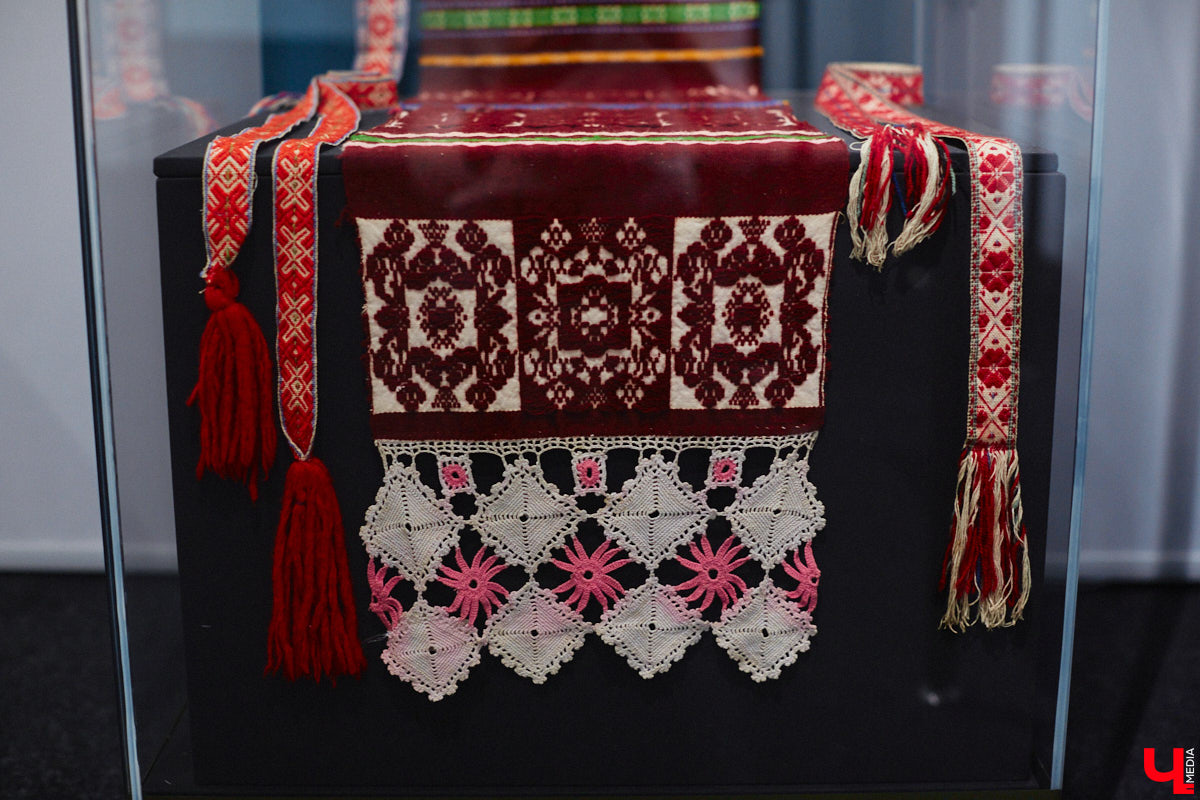 Мода циклична, и порой возвращения бывают очень неожиданными. Речь не о джинсах клеш, а о еще более древних предметах с историей. В вещах, насчитывающих сотню лет, наблюдаются актуальные нынче тренды. А потому вместе с владимирским стилистом Александрой Креар мы сравнили старинные украшения с современными.