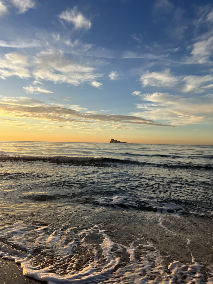 Полгода назад Алена Маркелова переехала вместе с супругом в солнечную Испанию. Достаточный срок, чтобы разобраться с нюансами жизни в этой стране, ее национальными традициями и бытом. Нашему изданию владимирская ведущая рассказала обо всем подробно.