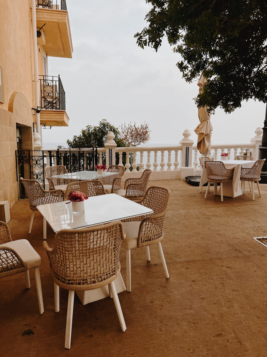 Полгода назад Алена Маркелова переехала вместе с супругом в солнечную Испанию. Достаточный срок, чтобы разобраться с нюансами жизни в этой стране, ее национальными традициями и бытом. Нашему изданию владимирская ведущая рассказала обо всем подробно.