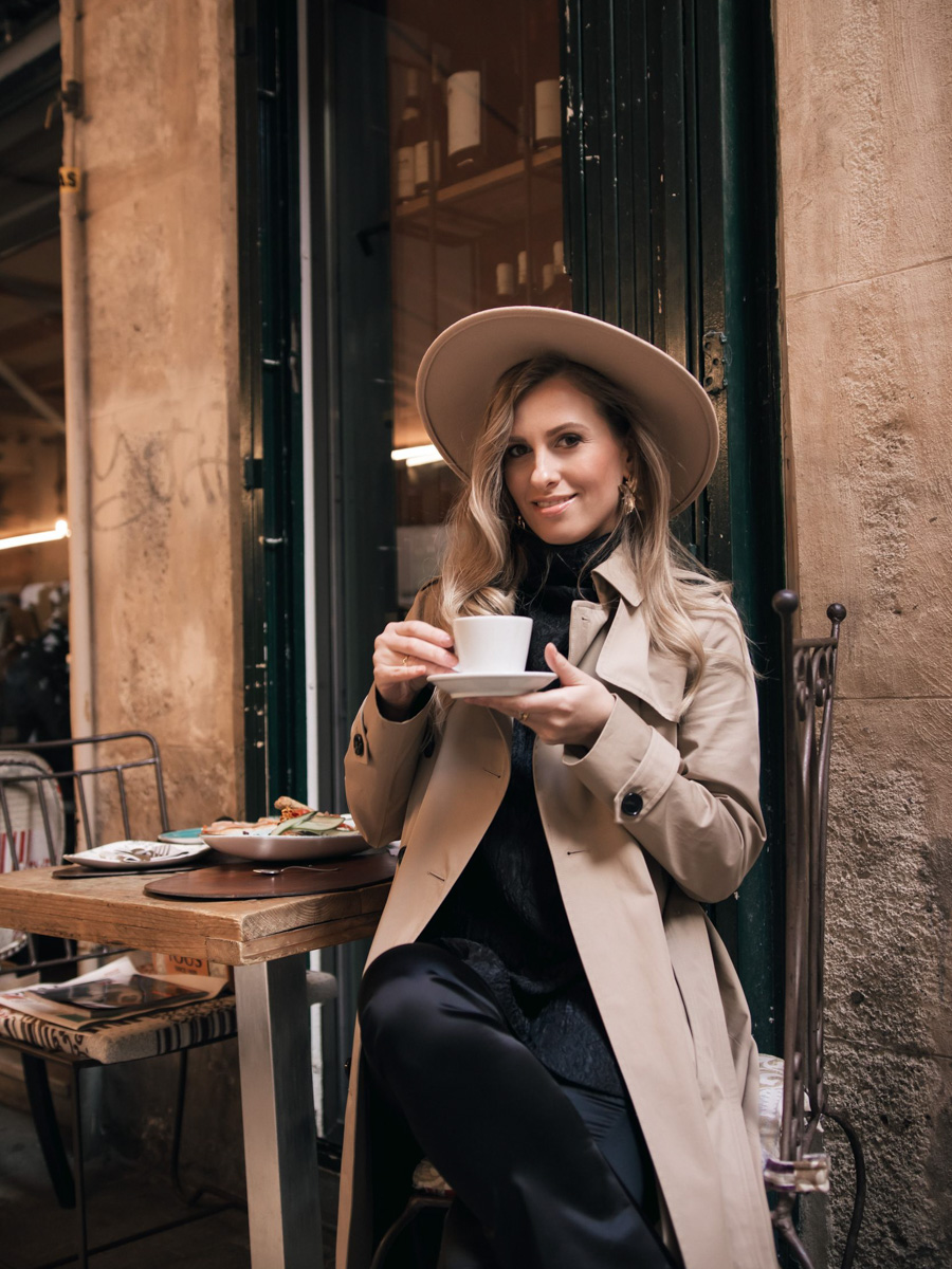 Полгода назад Алена Маркелова переехала вместе с супругом в солнечную Испанию. Достаточный срок, чтобы разобраться с нюансами жизни в этой стране, ее национальными традициями и бытом. Нашему изданию владимирская ведущая рассказала обо всем подробно.