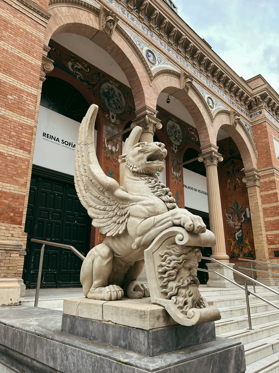 Полгода назад Алена Маркелова переехала вместе с супругом в солнечную Испанию. Достаточный срок, чтобы разобраться с нюансами жизни в этой стране, ее национальными традициями и бытом. Нашему изданию владимирская ведущая рассказала обо всем подробно.