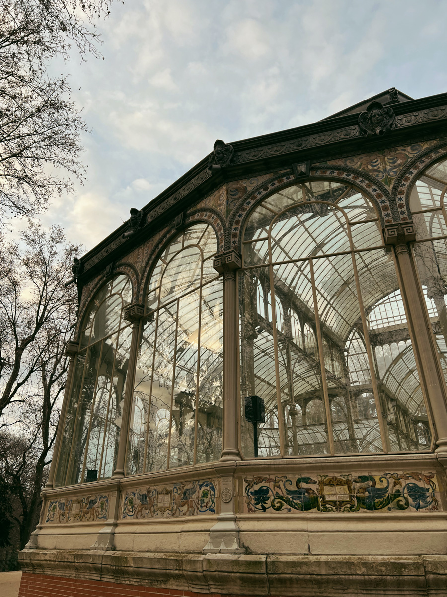 Полгода назад Алена Маркелова переехала вместе с супругом в солнечную Испанию. Достаточный срок, чтобы разобраться с нюансами жизни в этой стране, ее национальными традициями и бытом. Нашему изданию владимирская ведущая рассказала обо всем подробно.