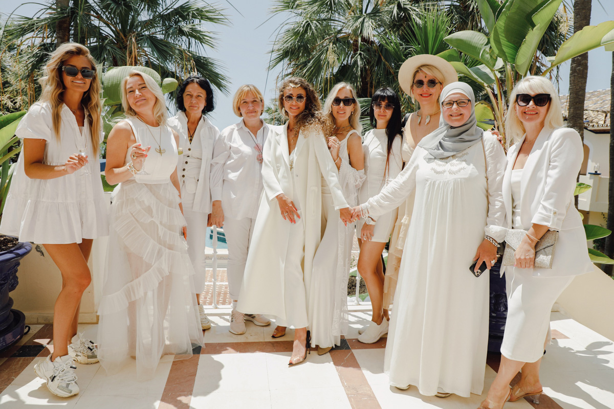 Полгода назад Алена Маркелова переехала вместе с супругом в солнечную Испанию. Достаточный срок, чтобы разобраться с нюансами жизни в этой стране, ее национальными традициями и бытом. Нашему изданию владимирская ведущая рассказала обо всем подробно.