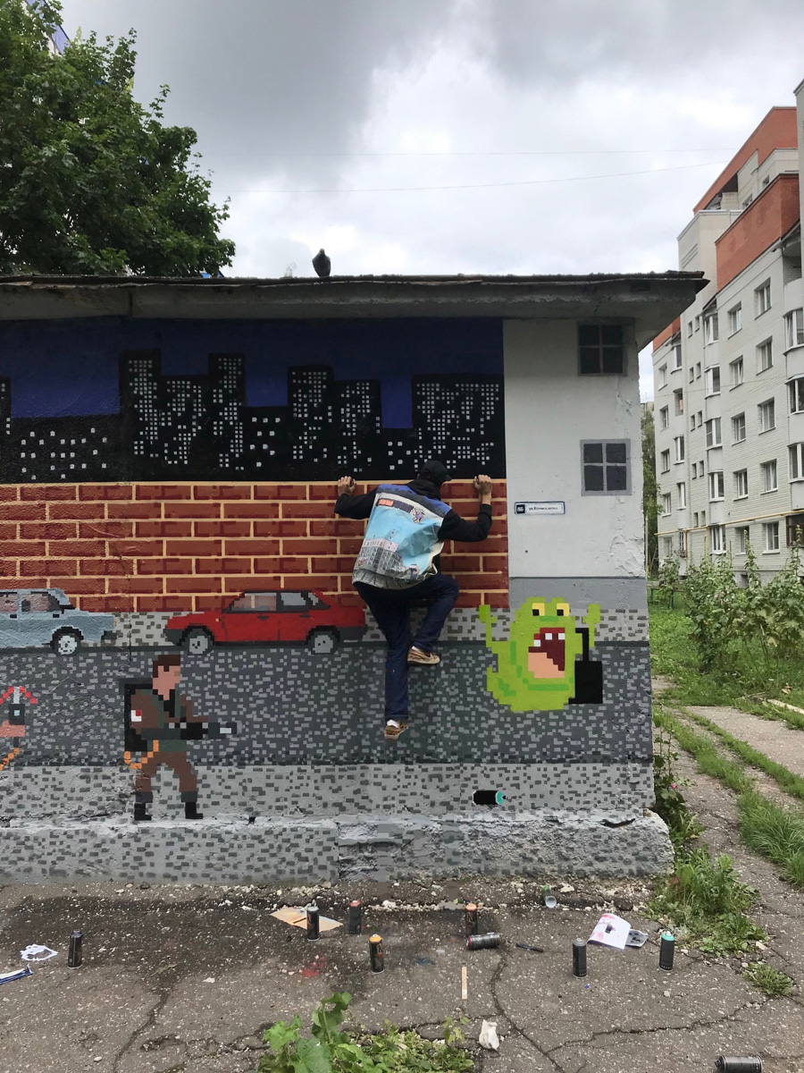 В своем новом творении, созданном по мотивам фильма «Охотники за привидениями», владимирский уличный художник Мишкин изобразил себя и всех своих коллег, которые частенько рискуют быть пойманными теми, кто не в восторге от их работ, в виде призрака из фильма. Подробности в нашей статье!