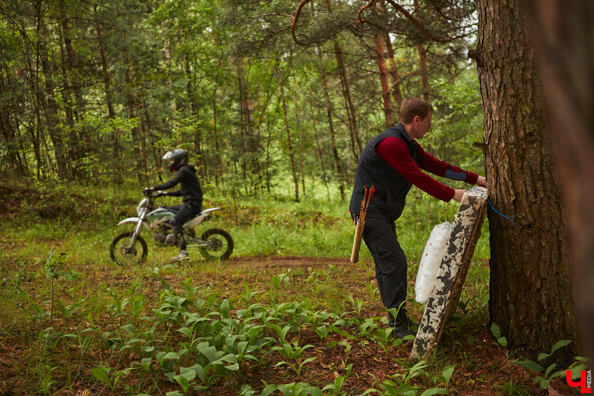 Владимирцы занимаются необычной охотой с     приставкой «эко». Вместо настоящих кабанов и     сусликов они целятся в     мишени     — объемные фигуры диких зверей. И     не     ради забавы. 3D-стрельба из     лука     — официальный вид спорта, который набирает популярность в     том числе среди жителей нашего города. «Ключ-Медиа» побывал на     тренировке и     увидел все своими глазами.