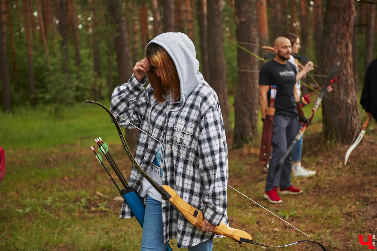 Владимирцы занимаются необычной охотой с     приставкой «эко». Вместо настоящих кабанов и     сусликов они целятся в     мишени     — объемные фигуры диких зверей. И     не     ради забавы. 3D-стрельба из     лука     — официальный вид спорта, который набирает популярность в     том числе среди жителей нашего города. «Ключ-Медиа» побывал на     тренировке и     увидел все своими глазами.