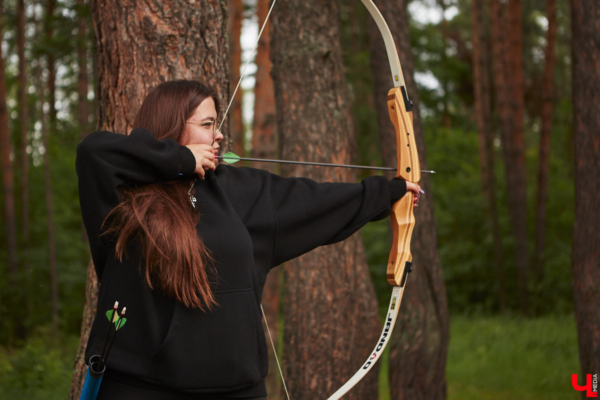 Владимирцы занимаются необычной охотой с     приставкой «эко». Вместо настоящих кабанов и     сусликов они целятся в     мишени     — объемные фигуры диких зверей. И     не     ради забавы. 3D-стрельба из     лука     — официальный вид спорта, который набирает популярность в     том числе среди жителей нашего города. «Ключ-Медиа» побывал на     тренировке и     увидел все своими глазами.