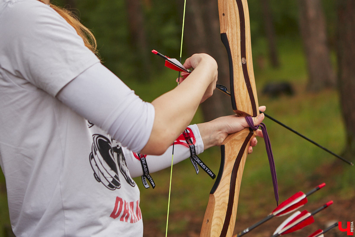 Владимирцы занимаются необычной охотой с     приставкой «эко». Вместо настоящих кабанов и     сусликов они целятся в     мишени     — объемные фигуры диких зверей. И     не     ради забавы. 3D-стрельба из     лука     — официальный вид спорта, который набирает популярность в     том числе среди жителей нашего города. «Ключ-Медиа» побывал на     тренировке и     увидел все своими глазами.