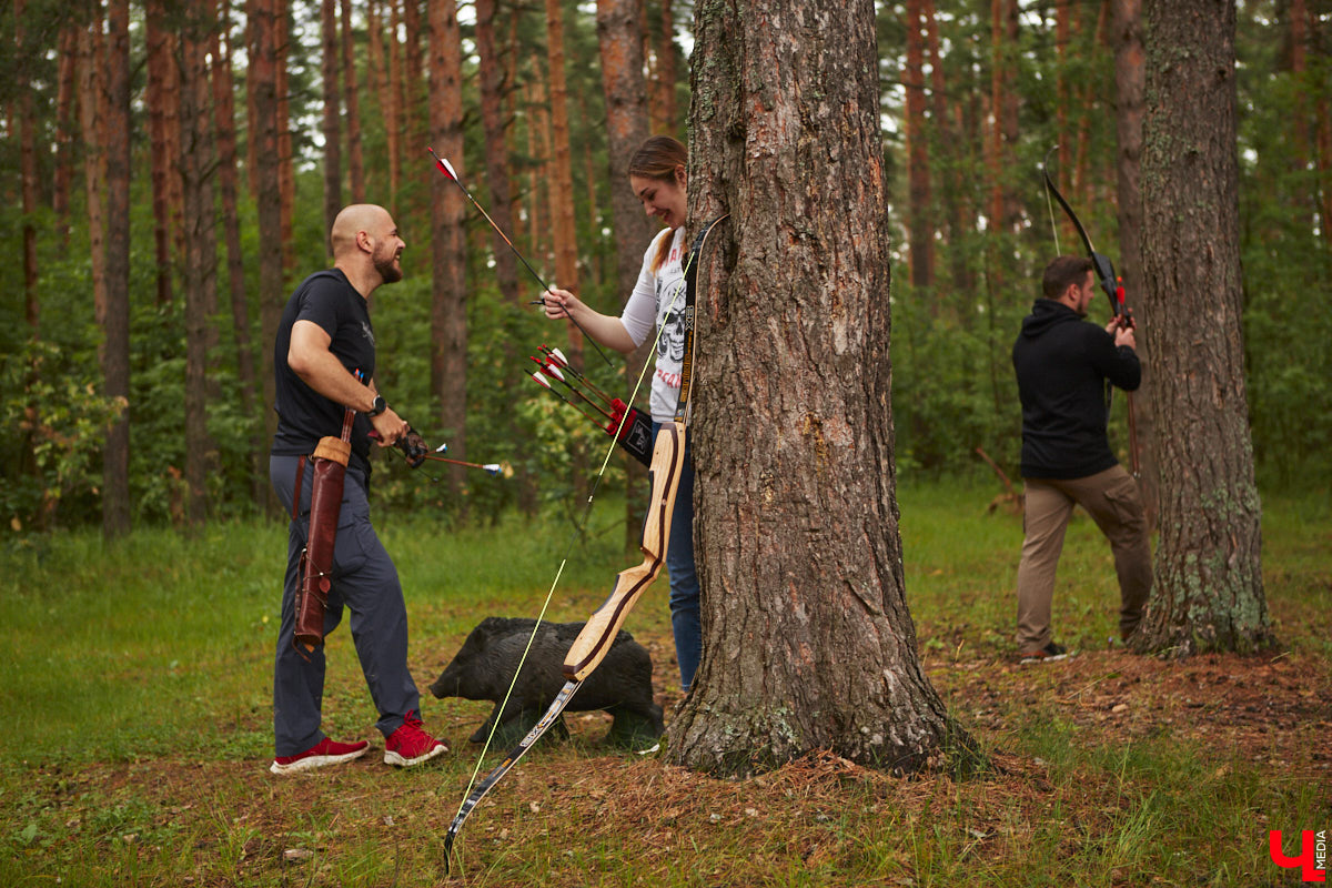 Владимирцы занимаются необычной охотой с     приставкой «эко». Вместо настоящих кабанов и     сусликов они целятся в     мишени     — объемные фигуры диких зверей. И     не     ради забавы. 3D-стрельба из     лука     — официальный вид спорта, который набирает популярность в     том числе среди жителей нашего города. «Ключ-Медиа» побывал на     тренировке и     увидел все своими глазами.