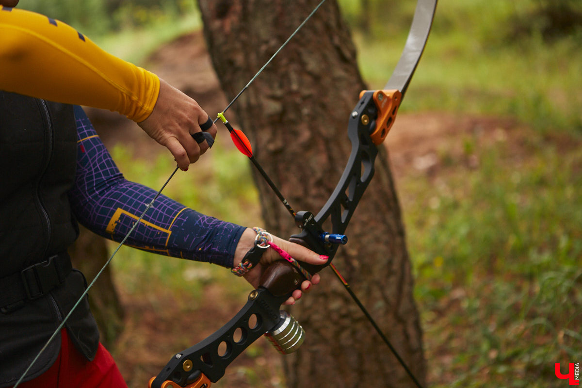 Владимирцы занимаются необычной охотой с     приставкой «эко». Вместо настоящих кабанов и     сусликов они целятся в     мишени     — объемные фигуры диких зверей. И     не     ради забавы. 3D-стрельба из     лука     — официальный вид спорта, который набирает популярность в     том числе среди жителей нашего города. «Ключ-Медиа» побывал на     тренировке и     увидел все своими глазами.