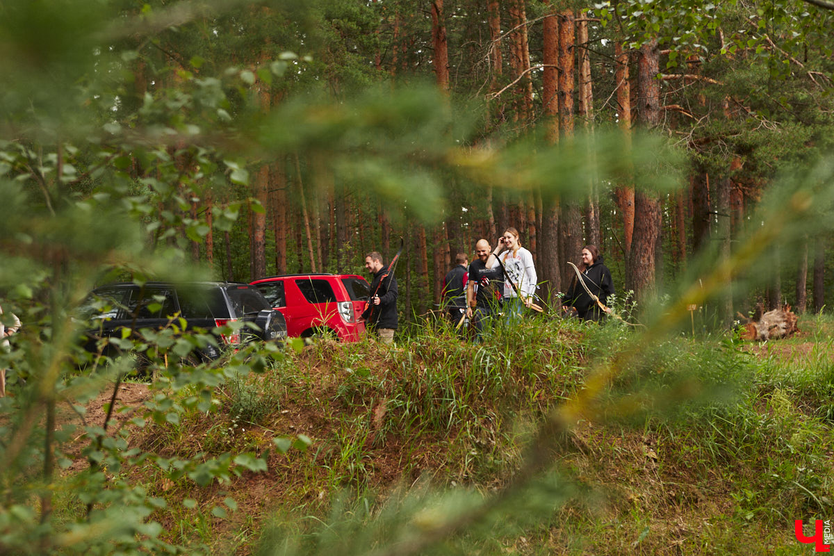 Владимирцы занимаются необычной охотой с     приставкой «эко». Вместо настоящих кабанов и     сусликов они целятся в     мишени     — объемные фигуры диких зверей. И     не     ради забавы. 3D-стрельба из     лука     — официальный вид спорта, который набирает популярность в     том числе среди жителей нашего города. «Ключ-Медиа» побывал на     тренировке и     увидел все своими глазами.