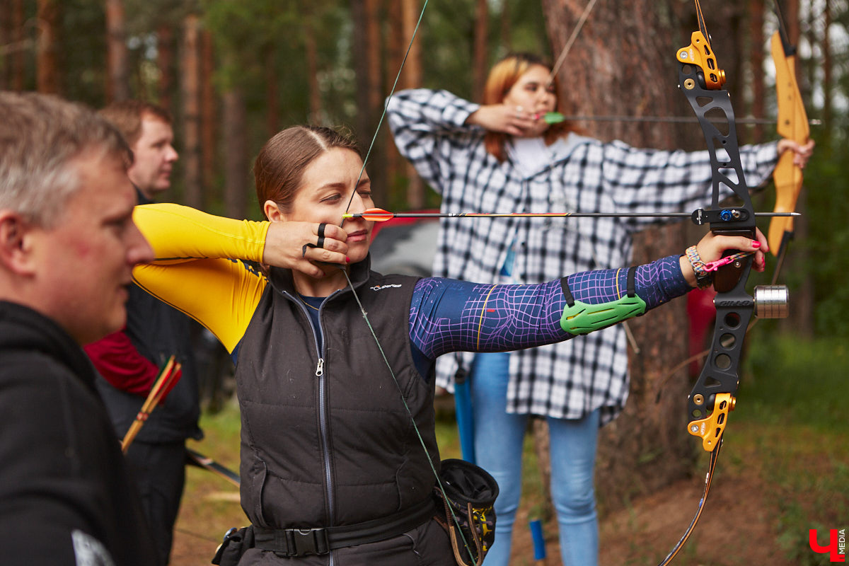 Владимирцы занимаются необычной охотой с     приставкой «эко». Вместо настоящих кабанов и     сусликов они целятся в     мишени     — объемные фигуры диких зверей. И     не     ради забавы. 3D-стрельба из     лука     — официальный вид спорта, который набирает популярность в     том числе среди жителей нашего города. «Ключ-Медиа» побывал на     тренировке и     увидел все своими глазами.