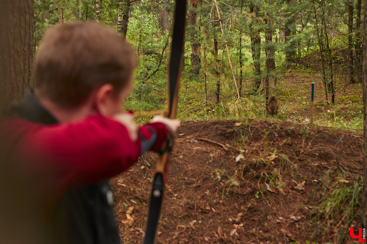 Владимирцы занимаются необычной охотой с     приставкой «эко». Вместо настоящих кабанов и     сусликов они целятся в     мишени     — объемные фигуры диких зверей. И     не     ради забавы. 3D-стрельба из     лука     — официальный вид спорта, который набирает популярность в     том числе среди жителей нашего города. «Ключ-Медиа» побывал на     тренировке и     увидел все своими глазами.