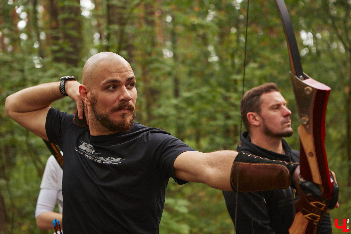 Владимирцы занимаются необычной охотой с     приставкой «эко». Вместо настоящих кабанов и     сусликов они целятся в     мишени     — объемные фигуры диких зверей. И     не     ради забавы. 3D-стрельба из     лука     — официальный вид спорта, который набирает популярность в     том числе среди жителей нашего города. «Ключ-Медиа» побывал на     тренировке и     увидел все своими глазами.