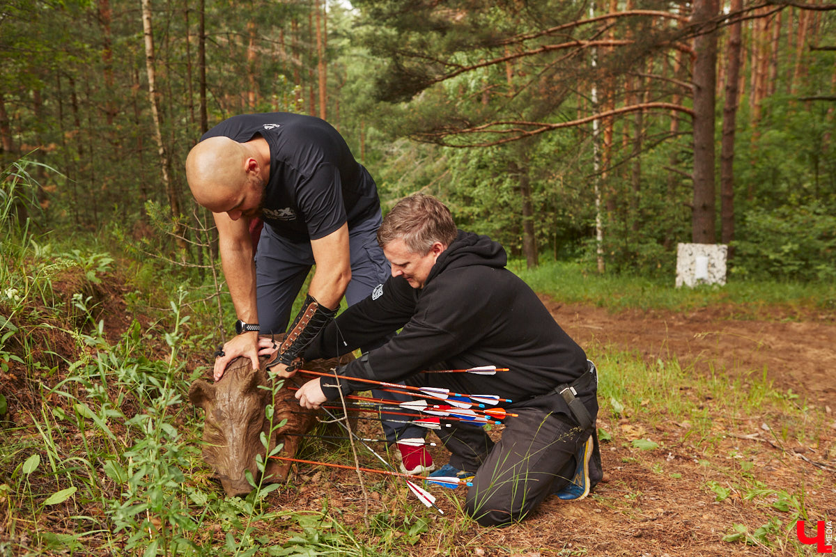 Владимирцы занимаются необычной охотой с     приставкой «эко». Вместо настоящих кабанов и     сусликов они целятся в     мишени     — объемные фигуры диких зверей. И     не     ради забавы. 3D-стрельба из     лука     — официальный вид спорта, который набирает популярность в     том числе среди жителей нашего города. «Ключ-Медиа» побывал на     тренировке и     увидел все своими глазами.