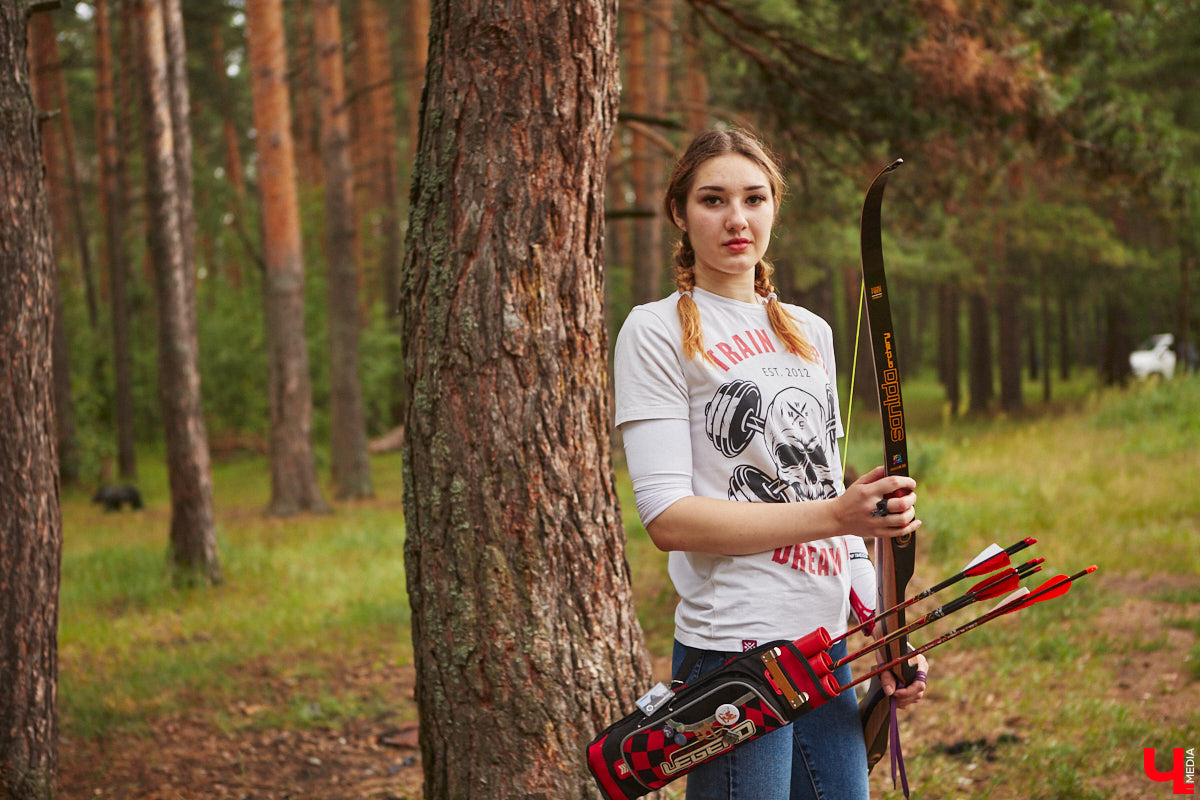 Владимирцы занимаются необычной охотой с     приставкой «эко». Вместо настоящих кабанов и     сусликов они целятся в     мишени     — объемные фигуры диких зверей. И     не     ради забавы. 3D-стрельба из     лука     — официальный вид спорта, который набирает популярность в     том числе среди жителей нашего города. «Ключ-Медиа» побывал на     тренировке и     увидел все своими глазами.
