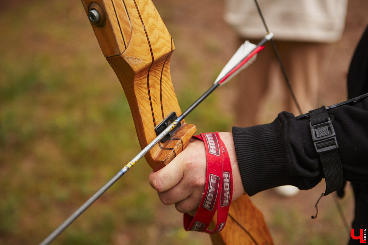Владимирцы занимаются необычной охотой с     приставкой «эко». Вместо настоящих кабанов и     сусликов они целятся в     мишени     — объемные фигуры диких зверей. И     не     ради забавы. 3D-стрельба из     лука     — официальный вид спорта, который набирает популярность в     том числе среди жителей нашего города. «Ключ-Медиа» побывал на     тренировке и     увидел все своими глазами.
