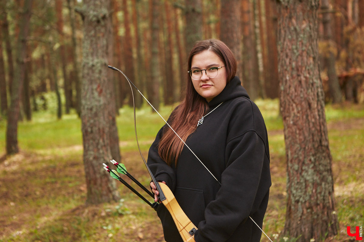 Владимирцы занимаются необычной охотой с     приставкой «эко». Вместо настоящих кабанов и     сусликов они целятся в     мишени     — объемные фигуры диких зверей. И     не     ради забавы. 3D-стрельба из     лука     — официальный вид спорта, который набирает популярность в     том числе среди жителей нашего города. «Ключ-Медиа» побывал на     тренировке и     увидел все своими глазами.