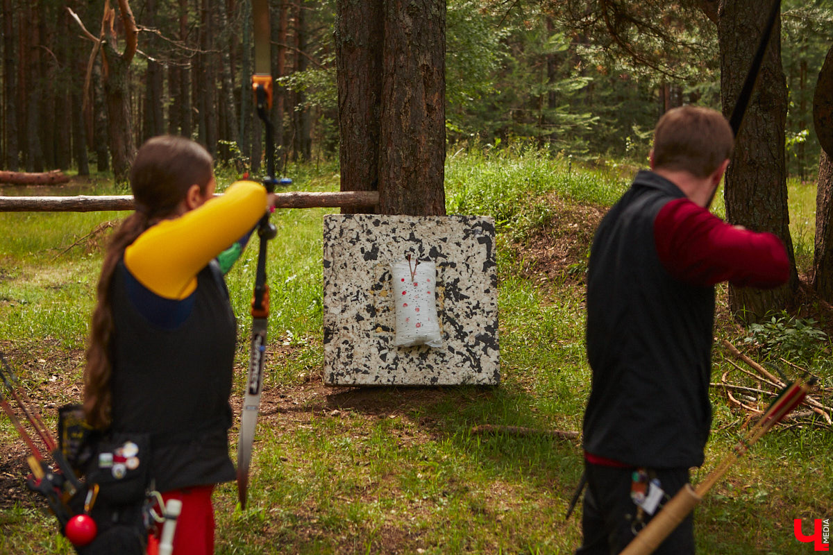 Владимирцы занимаются необычной охотой с     приставкой «эко». Вместо настоящих кабанов и     сусликов они целятся в     мишени     — объемные фигуры диких зверей. И     не     ради забавы. 3D-стрельба из     лука     — официальный вид спорта, который набирает популярность в     том числе среди жителей нашего города. «Ключ-Медиа» побывал на     тренировке и     увидел все своими глазами.