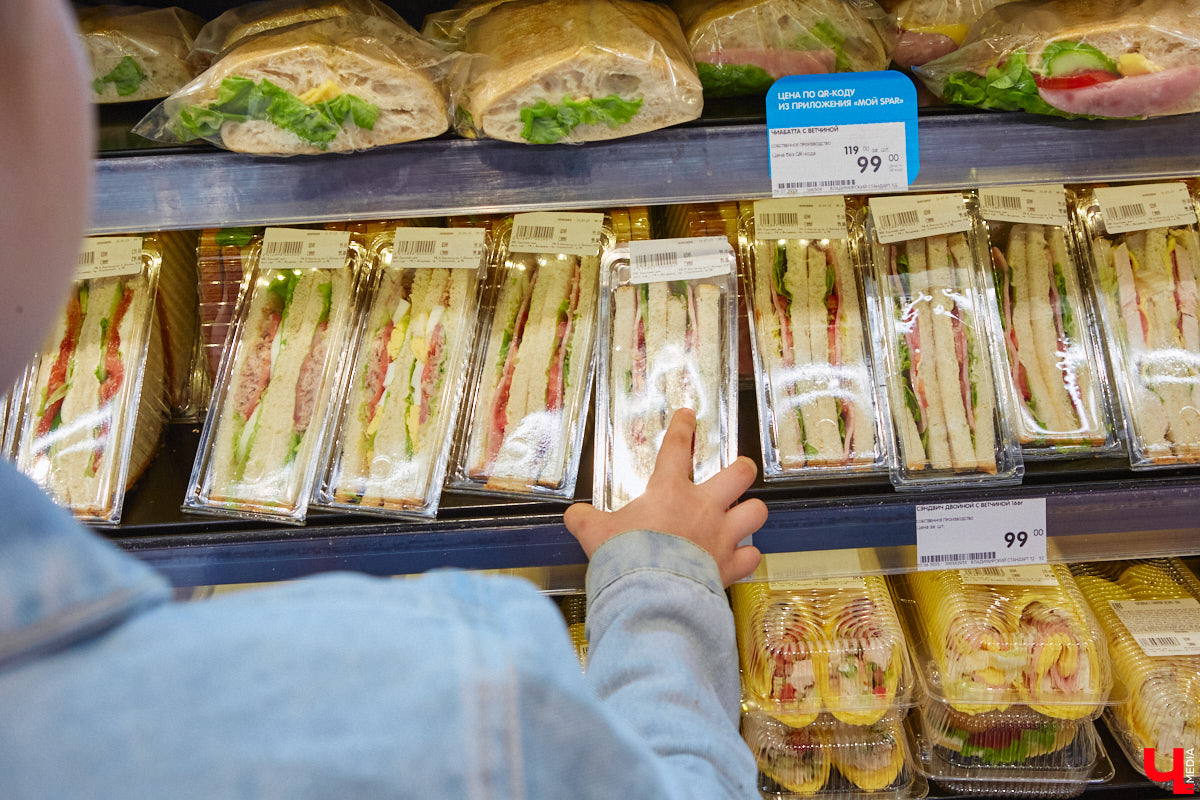 Владимирский реставратор, как опытный ресторатор, исследовала влияние цвета ингредиентов на вкус приготовленной еды и выяснила, какое блюдо можно назвать лидером летней красочной палитры.