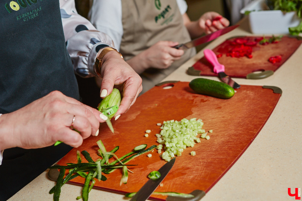 Владимирский реставратор, как опытный ресторатор, исследовала влияние цвета ингредиентов на вкус приготовленной еды и выяснила, какое блюдо можно назвать лидером летней красочной палитры.