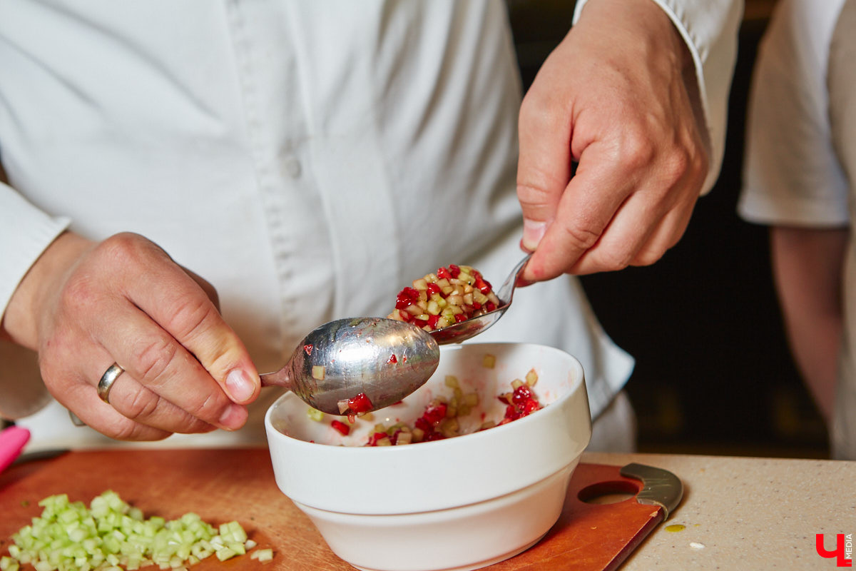 Владимирский реставратор, как опытный ресторатор, исследовала влияние цвета ингредиентов на вкус приготовленной еды и выяснила, какое блюдо можно назвать лидером летней красочной палитры.