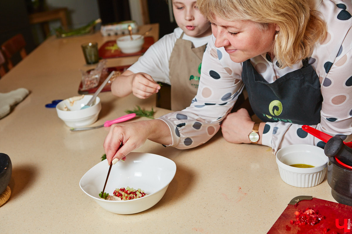 Владимирский реставратор, как опытный ресторатор, исследовала влияние цвета ингредиентов на вкус приготовленной еды и выяснила, какое блюдо можно назвать лидером летней красочной палитры.