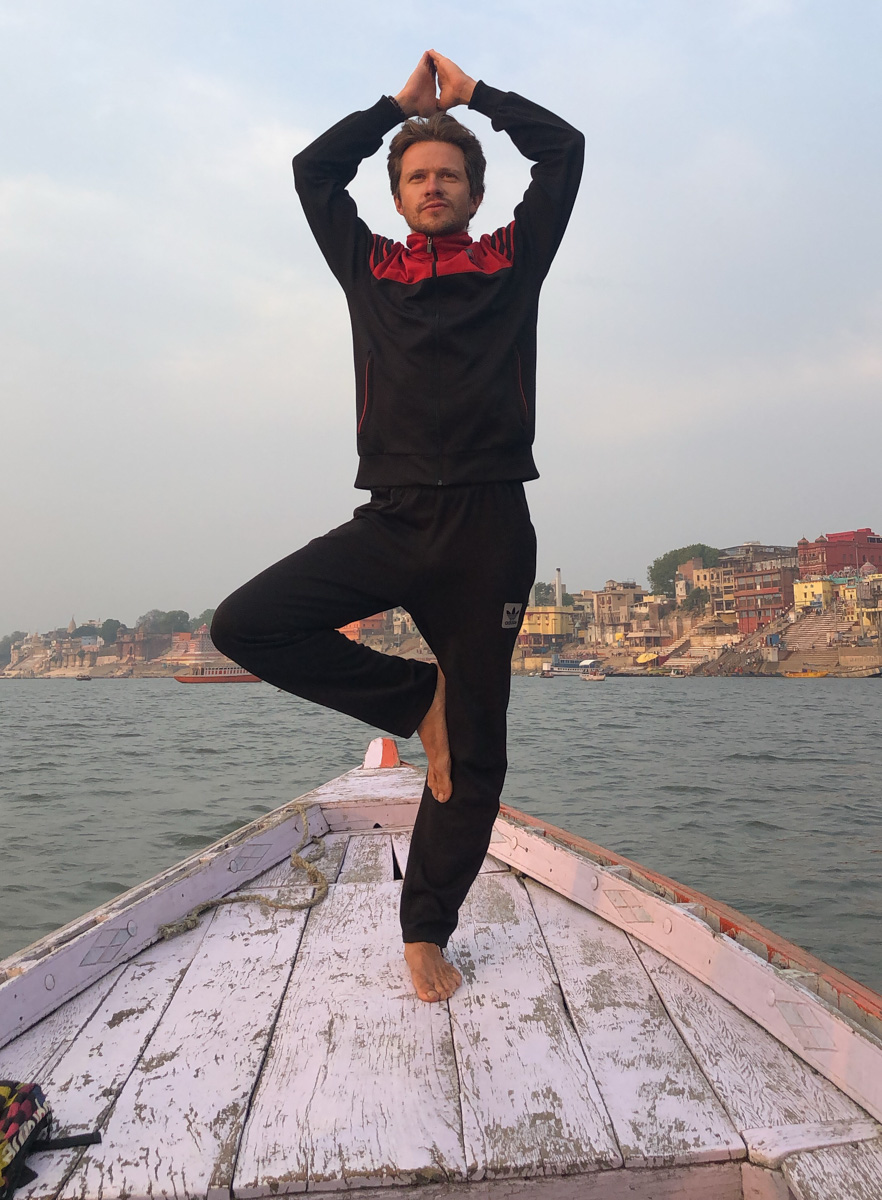 С какого-то момента один из самых медийных владимирских юристов молодого поколения Роман Ардыкуца пропал с радаров. Впрочем, из его соцсетей быстро стало понятно: отныне он путешественник. Сегодня Роман вновь занимается юридической практикой, но продолжает познавать планету, покоряя горные вершины, участвуя в спортивных сплавах, походах и путешествуя пешком по максимально необычным маршрутам.