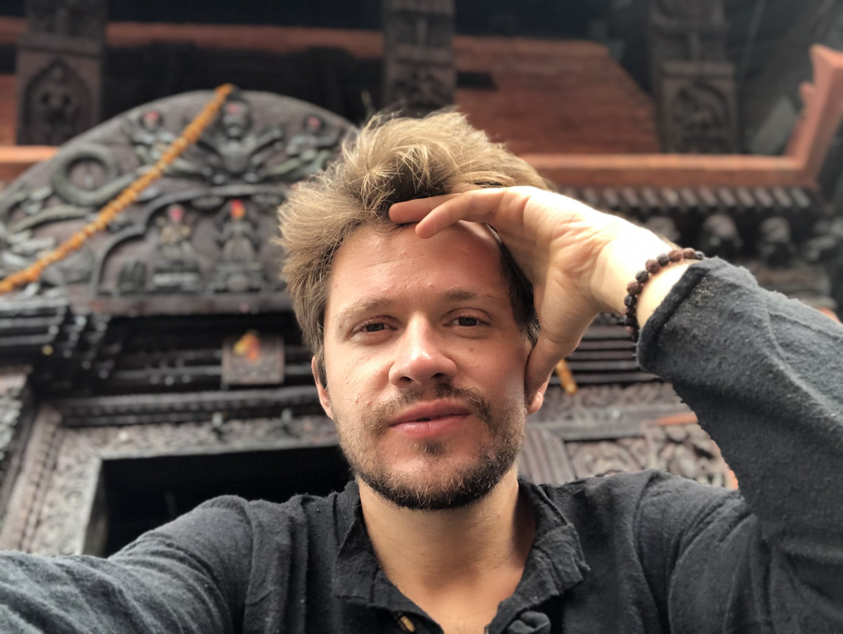 С какого-то момента один из самых медийных владимирских юристов молодого поколения Роман Ардыкуца пропал с радаров. Впрочем, из его соцсетей быстро стало понятно: отныне он путешественник. Сегодня Роман вновь занимается юридической практикой, но продолжает познавать планету, покоряя горные вершины, участвуя в спортивных сплавах, походах и путешествуя пешком по максимально необычным маршрутам.