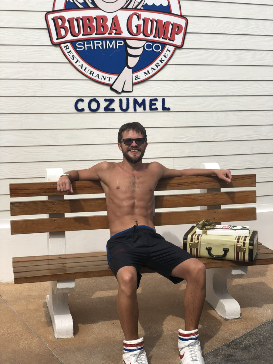 С какого-то момента один из самых медийных владимирских юристов молодого поколения Роман Ардыкуца пропал с радаров. Впрочем, из его соцсетей быстро стало понятно: отныне он путешественник. Сегодня Роман вновь занимается юридической практикой, но продолжает познавать планету, покоряя горные вершины, участвуя в спортивных сплавах, походах и путешествуя пешком по максимально необычным маршрутам.