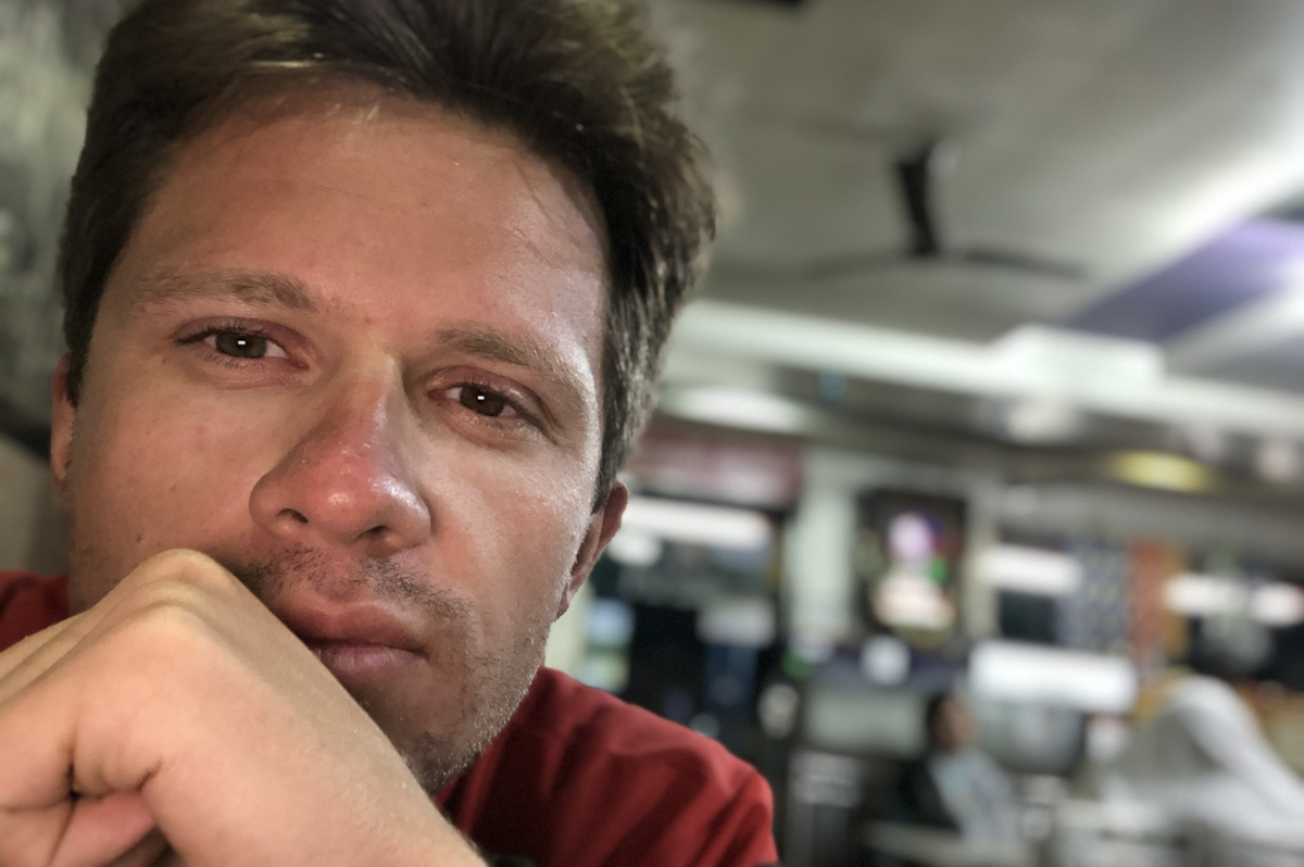 С какого-то момента один из самых медийных владимирских юристов молодого поколения Роман Ардыкуца пропал с радаров. Впрочем, из его соцсетей быстро стало понятно: отныне он путешественник. Сегодня Роман вновь занимается юридической практикой, но продолжает познавать планету, покоряя горные вершины, участвуя в спортивных сплавах, походах и путешествуя пешком по максимально необычным маршрутам.