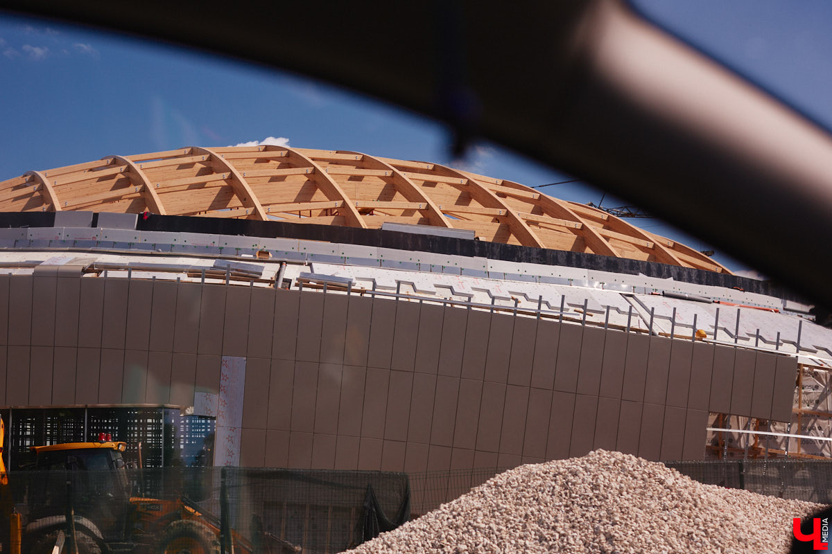 Одним из самых долгожданных открытий этого года должен был стать аквапарк в Суздале. Центр водных развлечений много лет ждали и дети, и взрослые. Но им опять придется отложить подальше купальники и надувные круги. Объект заработает позже запланированного срока.