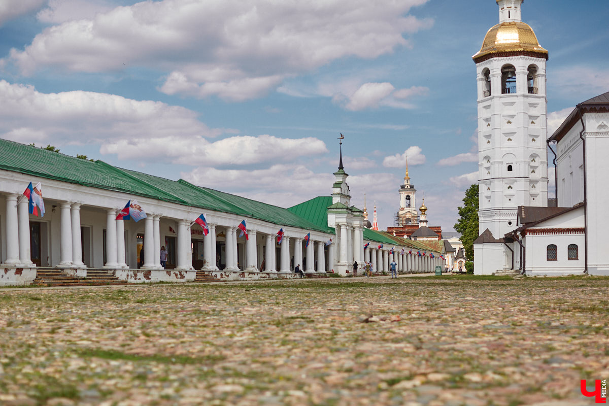 Одним из самых долгожданных открытий этого года должен был стать аквапарк в Суздале. Центр водных развлечений много лет ждали и дети, и взрослые. Но им опять придется отложить подальше купальники и надувные круги. Объект заработает позже запланированного срока.
