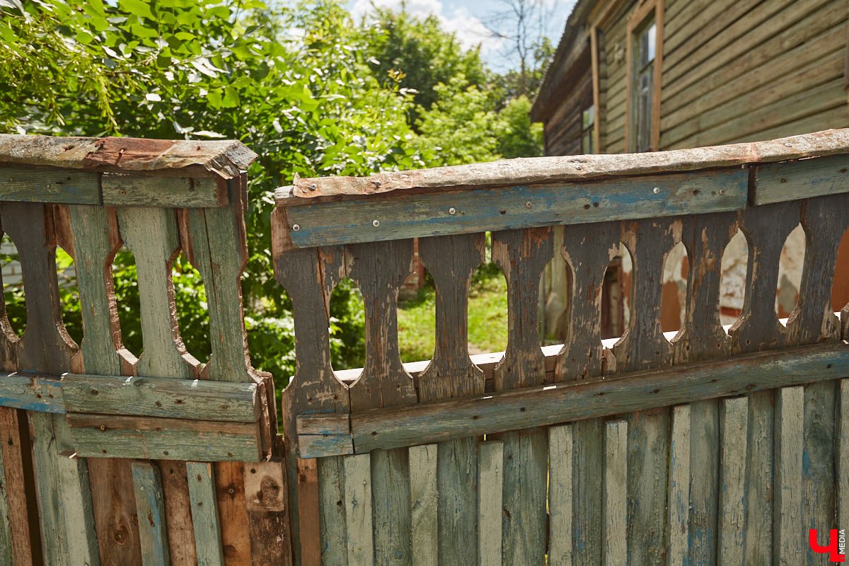 Как выглядят дома на центральных улицах города с другой стороны, где гораздо меньше туристов? «Ключ-Медиа» прогулялся по задворкам, что в сотнях метрах от исторических достопримечательностей, и сравнил, соответствует ли увиденное заявленному. Так ли хороша областная столица, как о ней пишут в брошюрах для приезжих гостей?