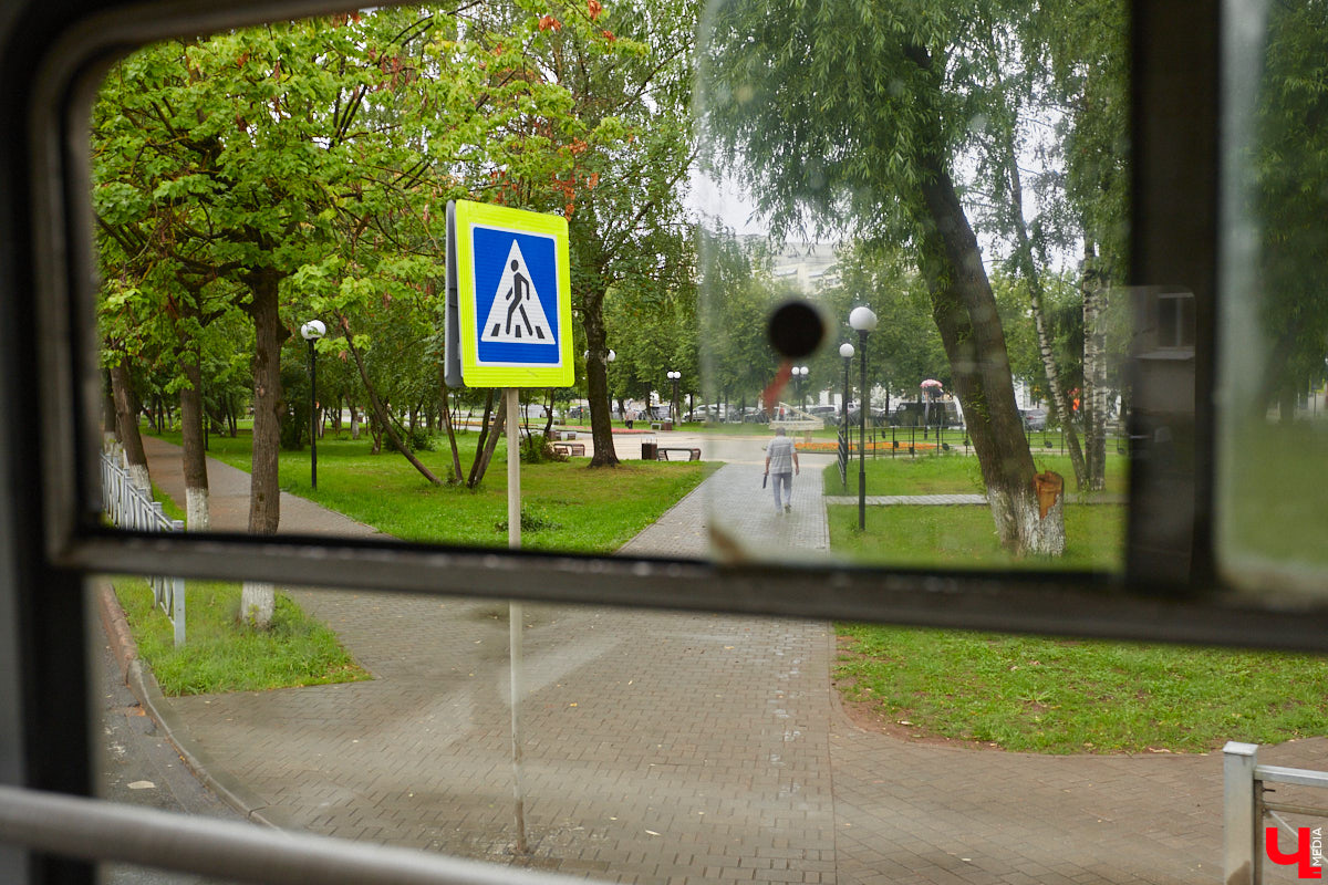 Синоптики уверяют: июль в 33-м регионе наконец-то включит летний режим! Даже не верится, правда? Есть ли тут подвох? Разумеется. Во-первых, жаркий период окажется недолгим, а во-вторых, к нему будет прилагаться еще кое-что малоприятное.