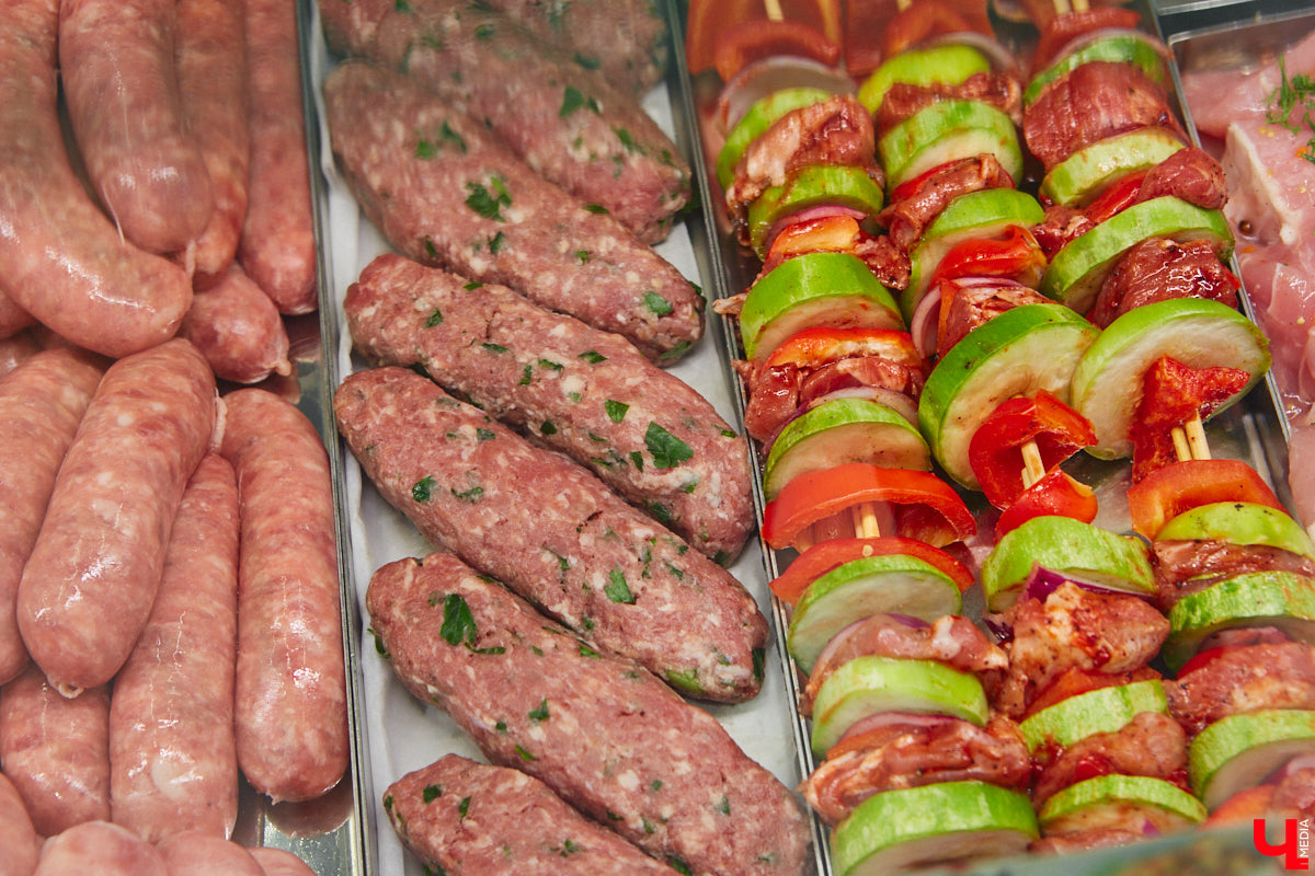 Павел Кузнецов — отец четверых детей, продвигающий в нашем городе чемоданы-самокаты с аккумулятором и голубые яйца от гламурных курочек, вдохновляется на домашней кухне смелыми кулинарными экспериментами. И сегодня мы вместе с вами станем свидетелями одного из них.